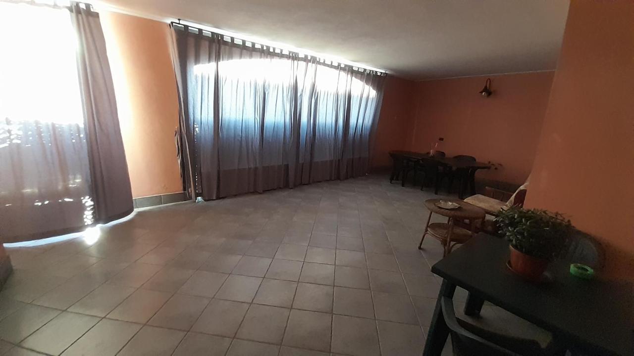 Spazioso&Elegante in Centro con ampio terrazzo Latina Esterno foto